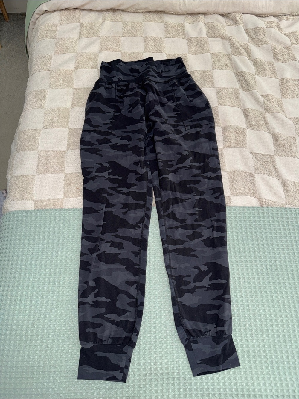 Athleta Salutation Joggers size M Tall